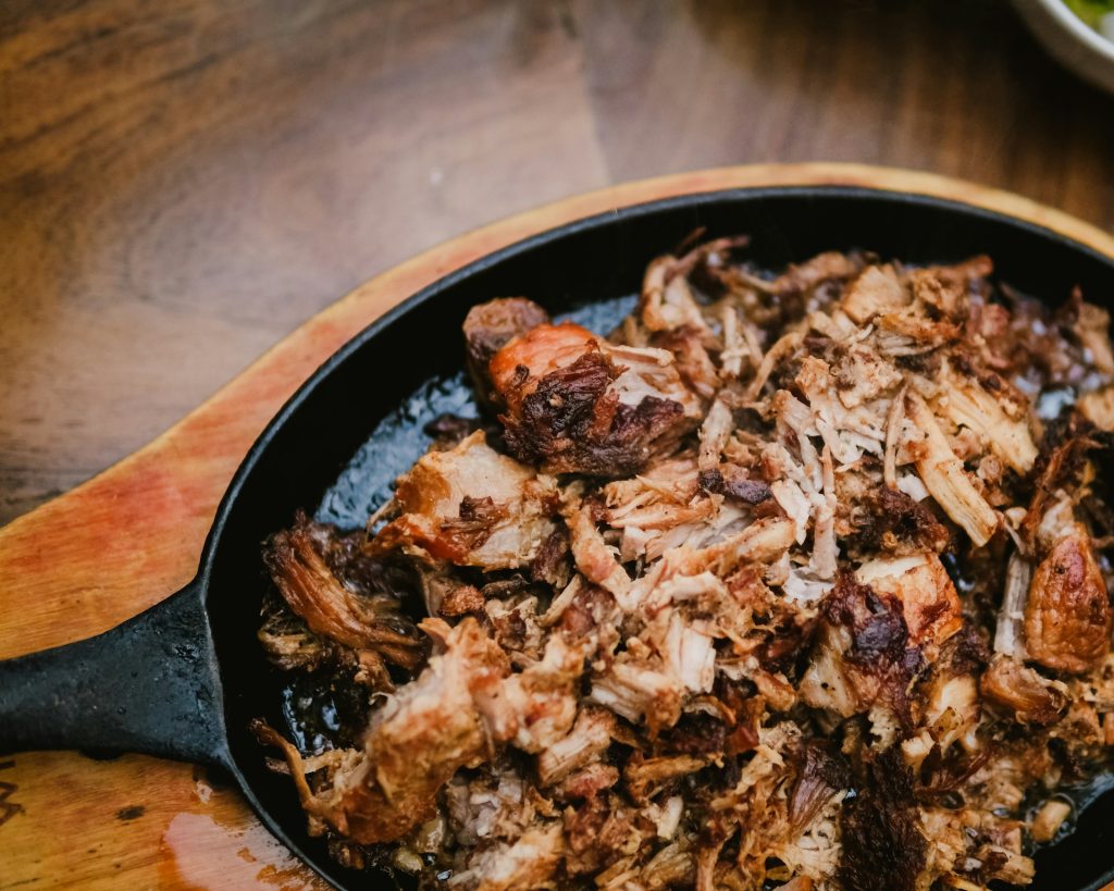 Épaule de porc braisée aux oignons et à la Sauce S