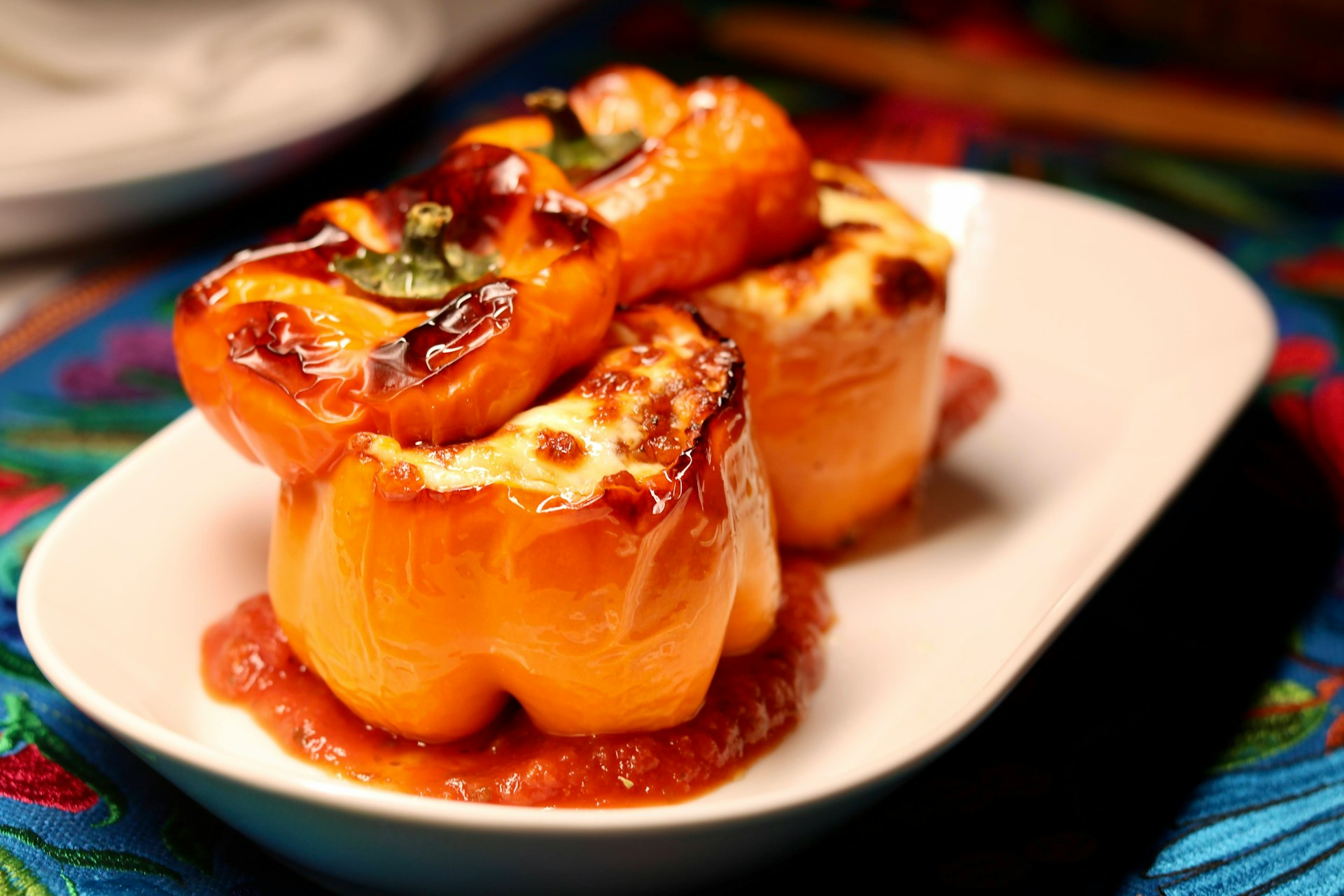 Poivrons farcis Tex Mex au bœuf, au riz et au fromage gratiné